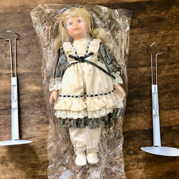 🎁 SALE 17" Vintage Porcelain Doll, Lace Paisley dress, bloomers, 2 Metal Stands - Picture 11 of 11